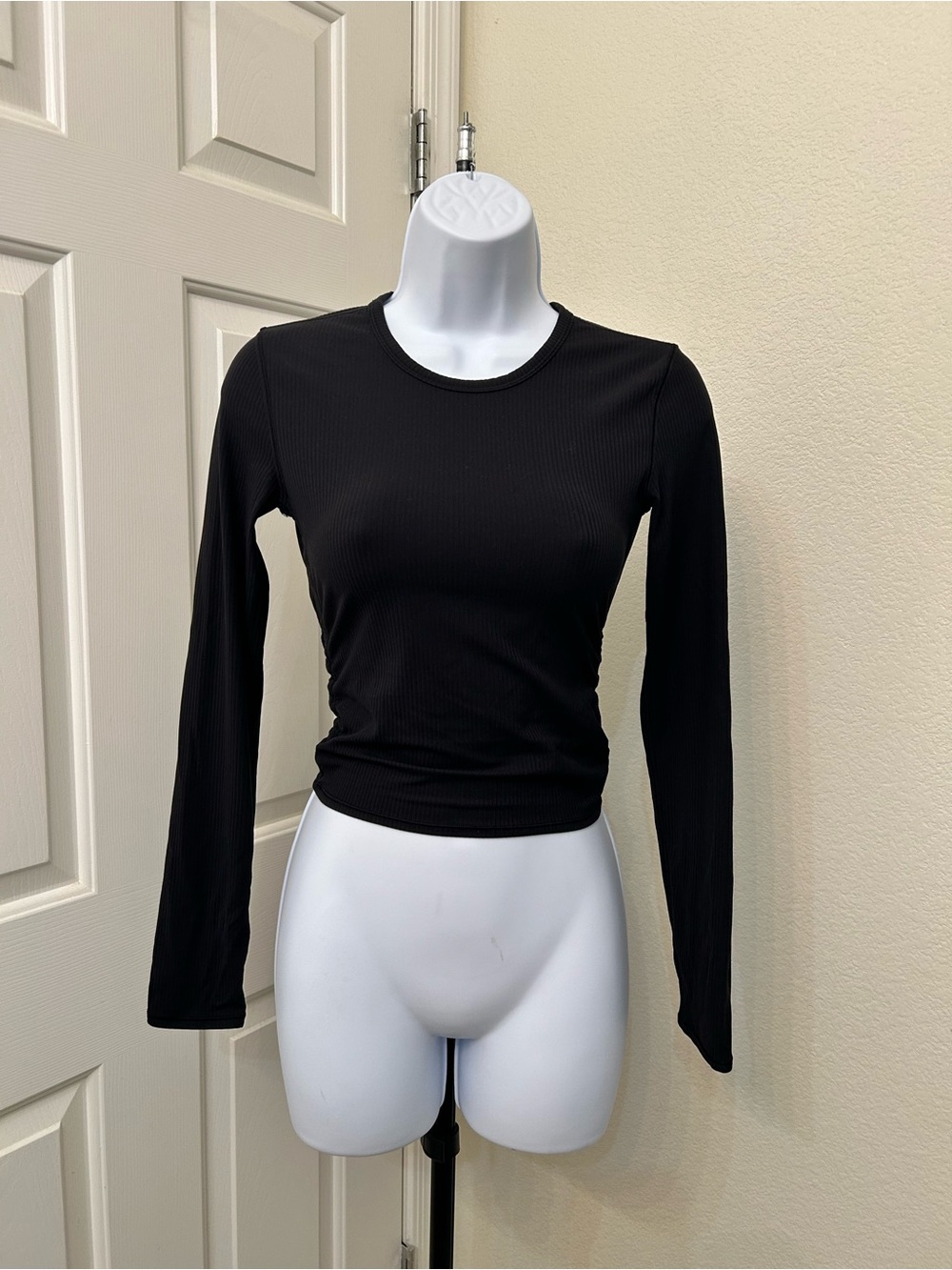 Lululemon Ebb to Street Black LS Crop Top Sz 4